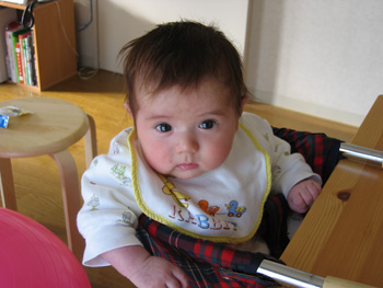 feb2006-noa-and-his-chair.jpg